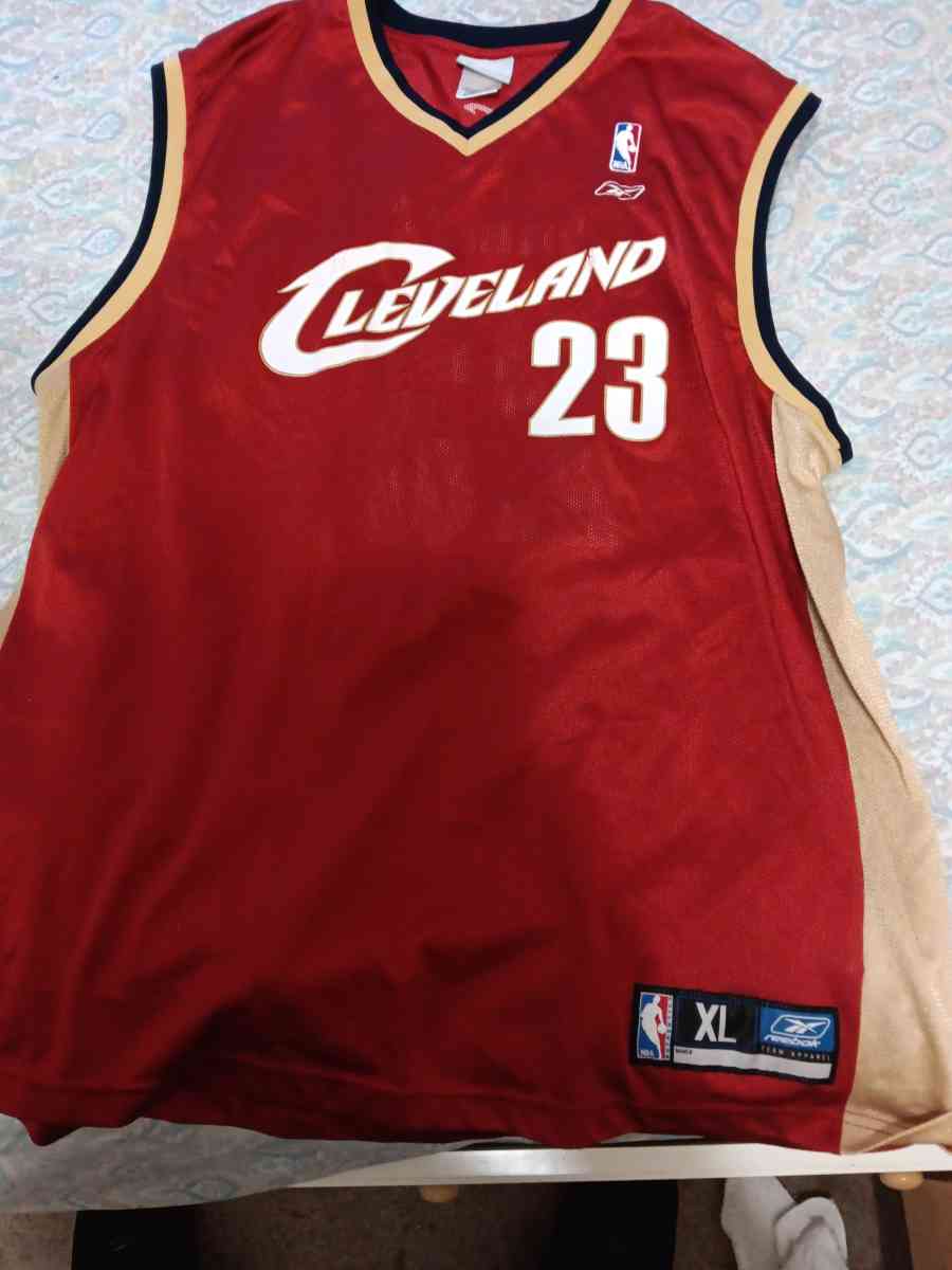 LeBron jersey - Hainesport, New Jersey - FleaMarketBay