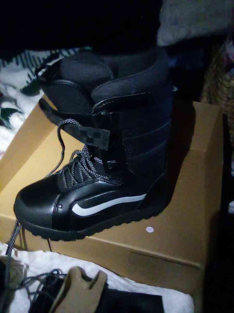 vans snow boots - Denver, Colorado - FleaMarketBay