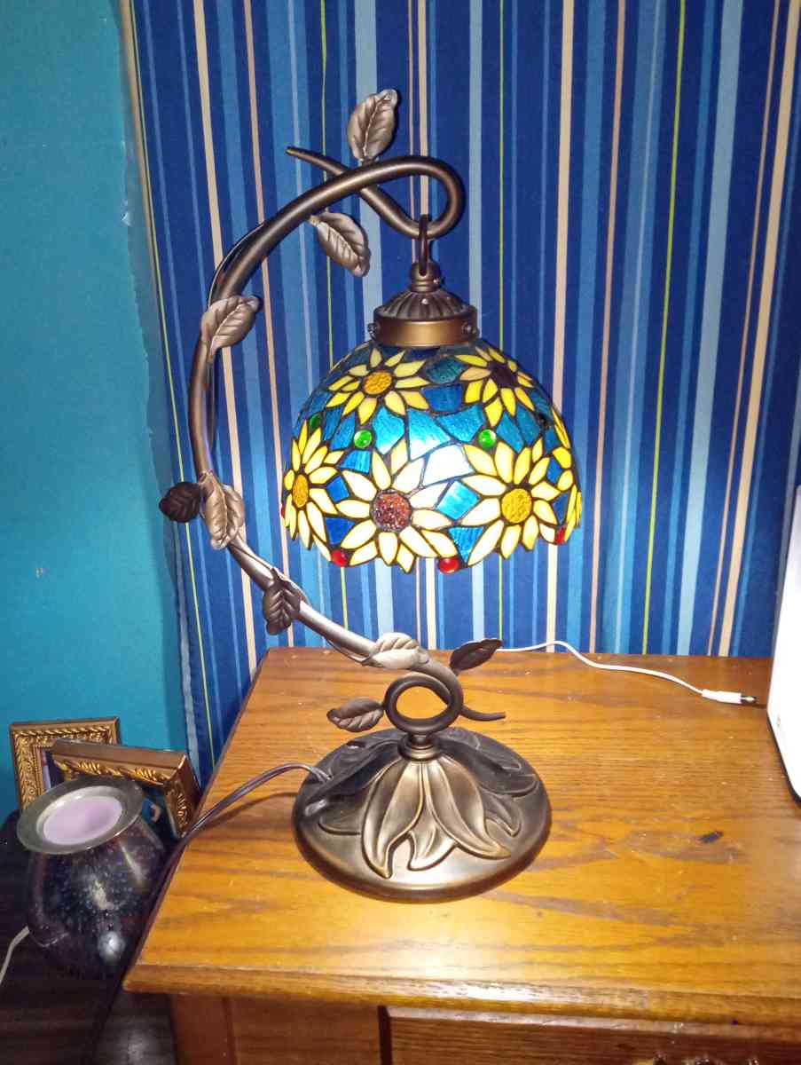 Vintage Sunflower Tiffany Lamp - Cannon, Kentucky - FleaMarketBay
