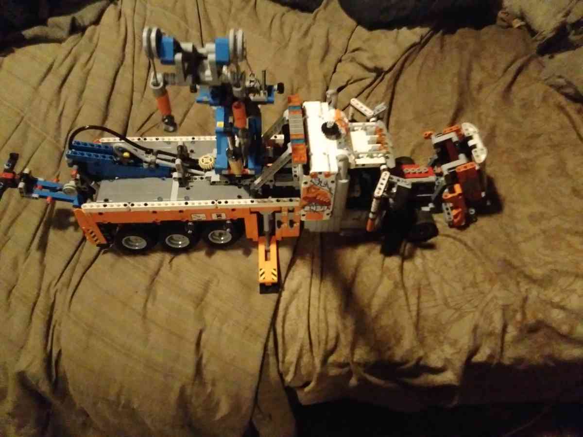 Lego tow truck - Adolph, Minnesota - FleaMarketBay