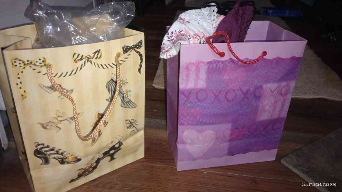 beauty valentines day baskets - Cottageville, South Carolina - FleaMarketBay