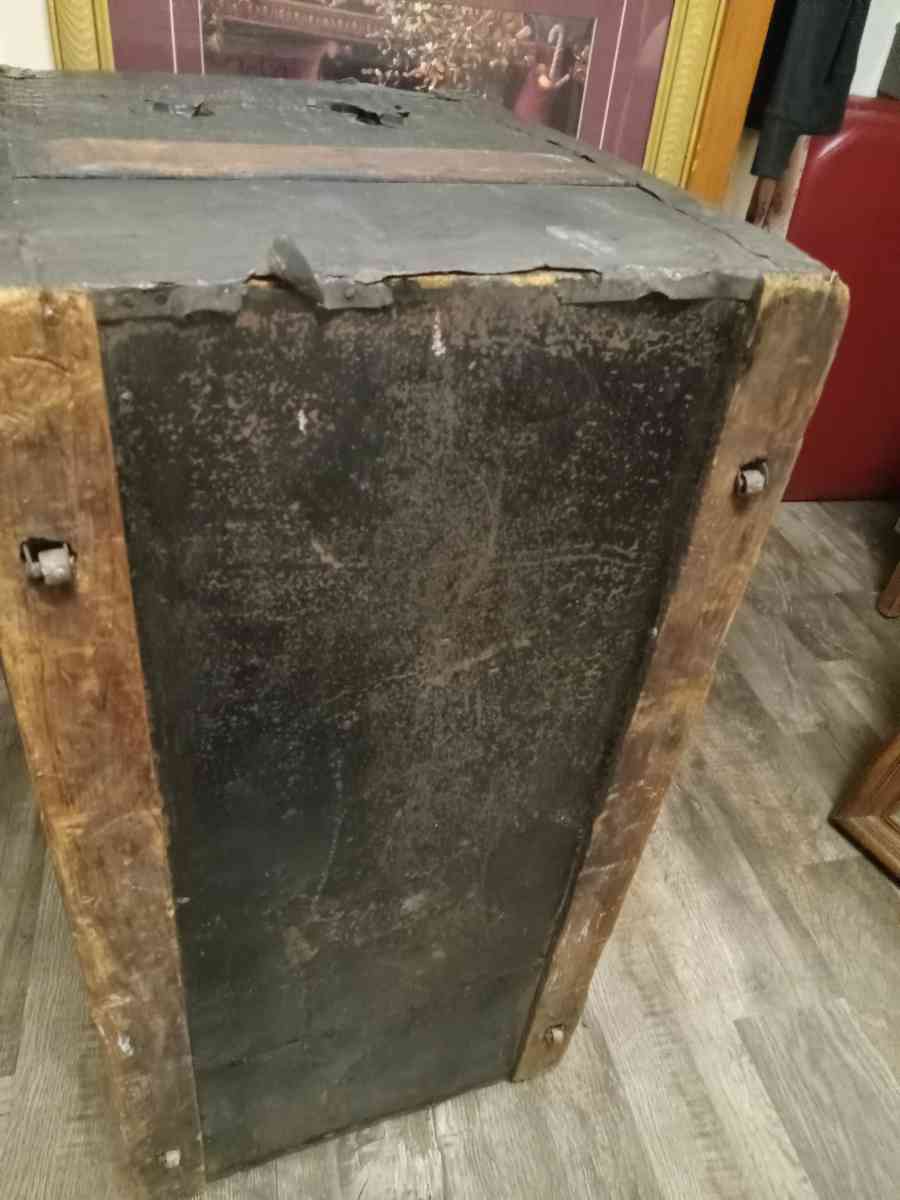 1800s steamboat chest - Omaha, Nebraska - FleaMarketBay