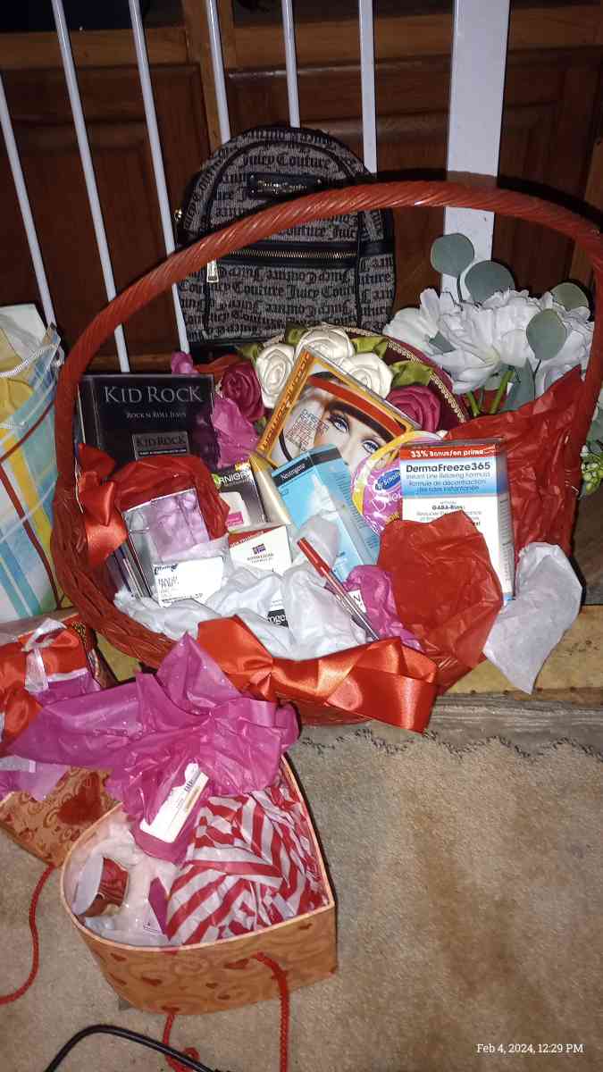 beauty valentines day baskets - Cottageville, South Carolina
