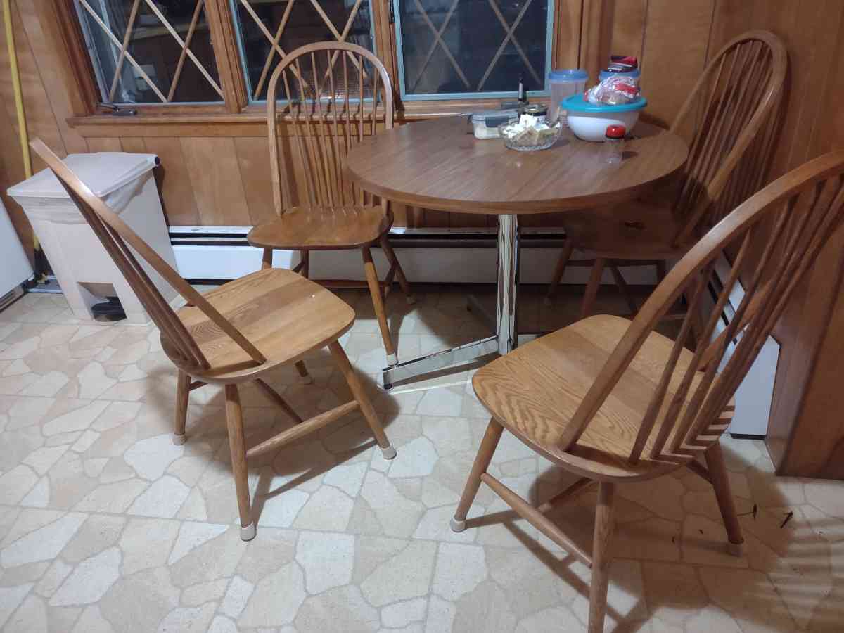 coffee table with 4 chairs - Alicia, Arkansas