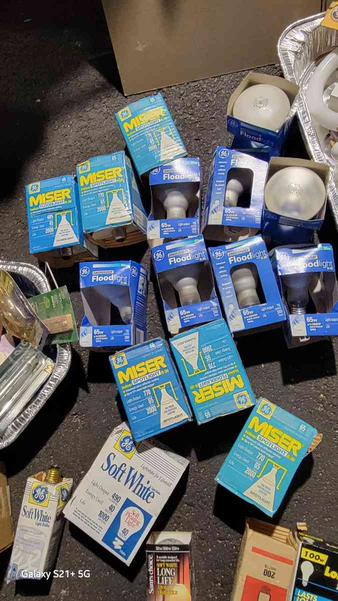 light bulbs - Las Vegas, Nevada - FleaMarketBay