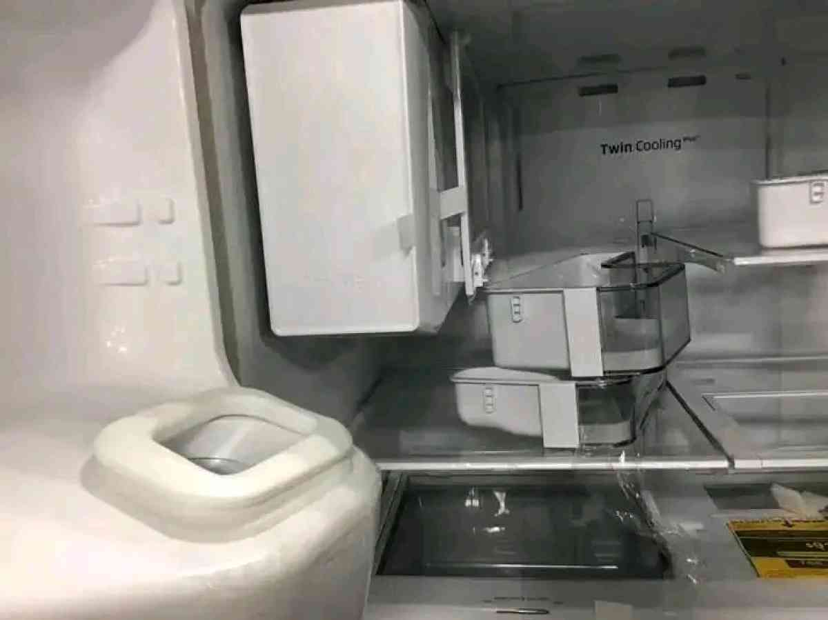 Samsung stainless steel 4 door refrigerator - Charlotte, North Carolina - FleaMarketBay