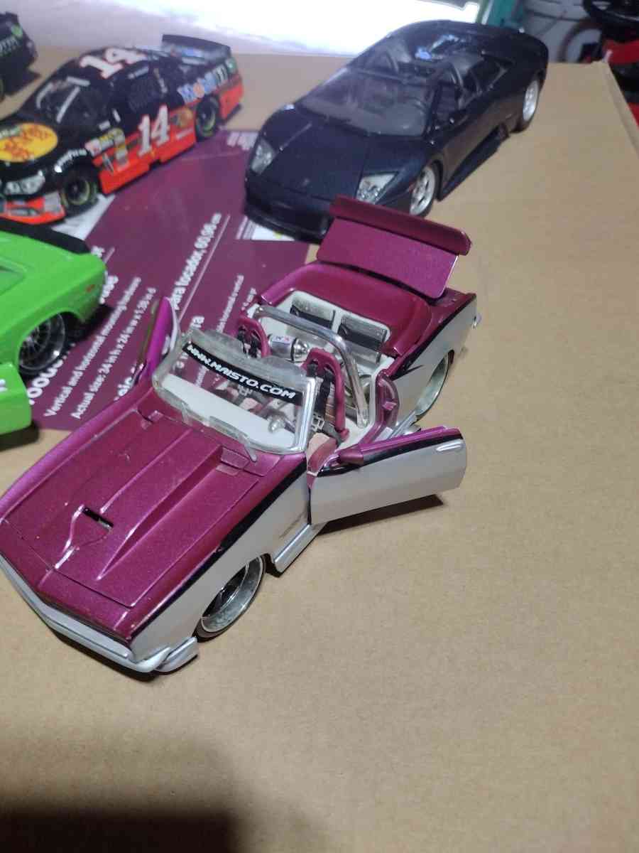 Lot of 7  1 24 scale diecast cars Lionel and maisto - Katy, Texas - FleaMarketBay