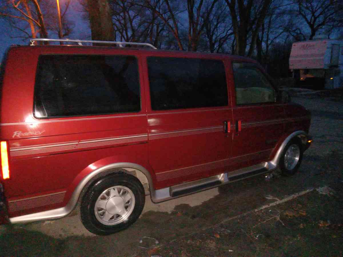 1998 GMC Safari regency package Excellent condition - Topeka, Kansas - FleaMarketBay