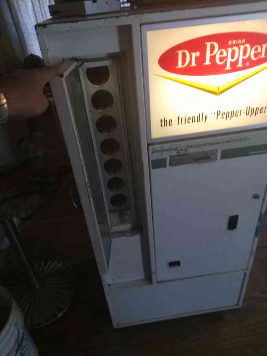 1960 Dr pepper soda machine - San Antonio, Texas