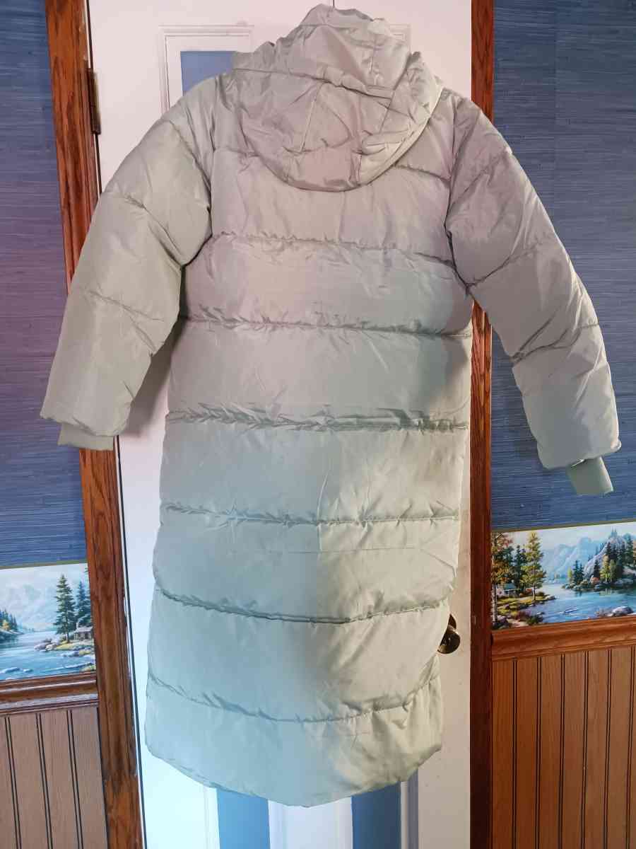 Light Green Long Puffer Coat - Middleburg, Pennsylvania - FleaMarketBay