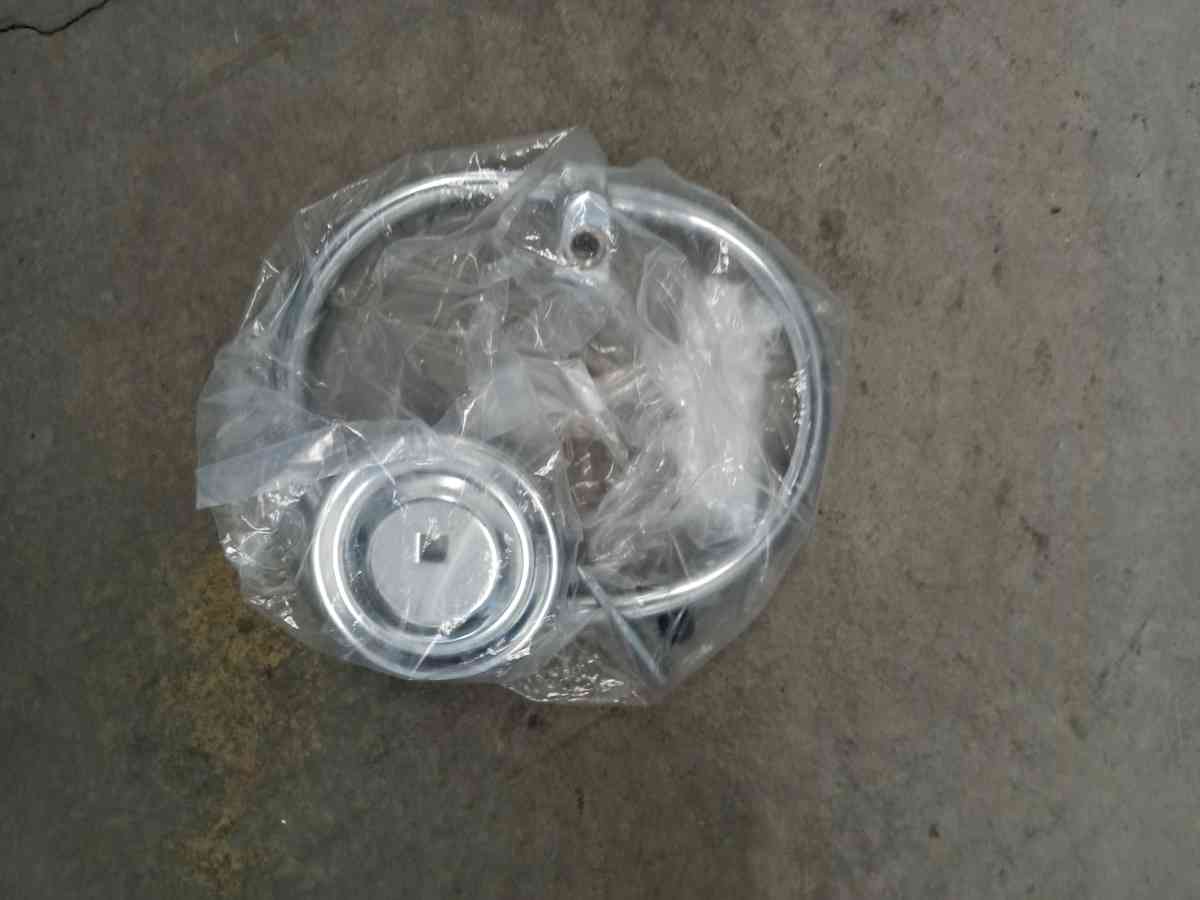 three light spotlight new - Adelanto, California - FleaMarketBay