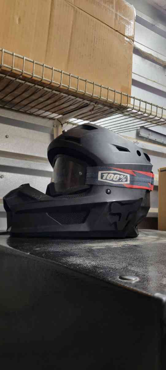 Fox racing helmet - Houston, Texas - FleaMarketBay