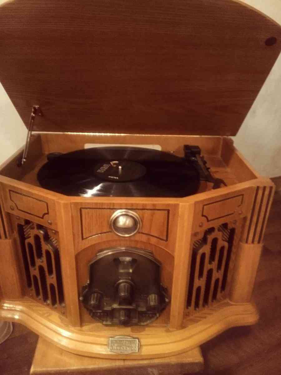 Thomas Pacconi record player - Latrobe, Pennsylvania - FleaMarketBay