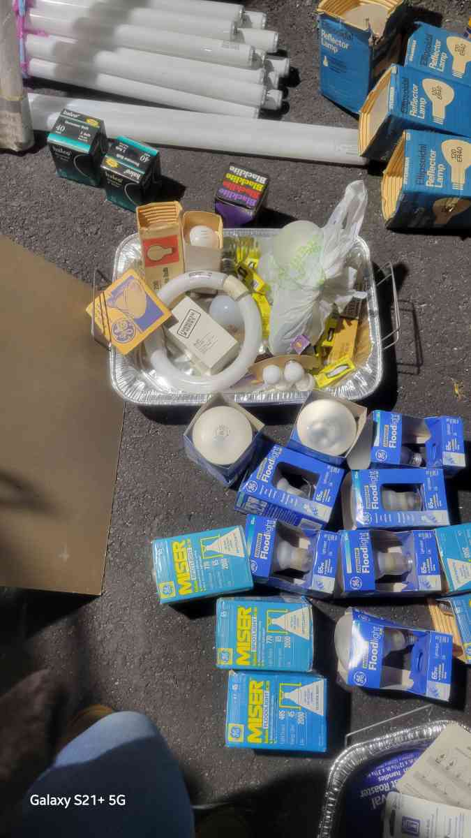 light bulbs - Las Vegas, Nevada - FleaMarketBay