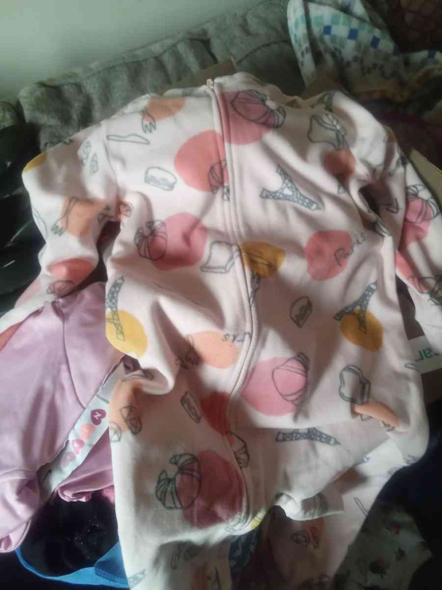 Girls footie pajamas - Ontario, New York - FleaMarketBay