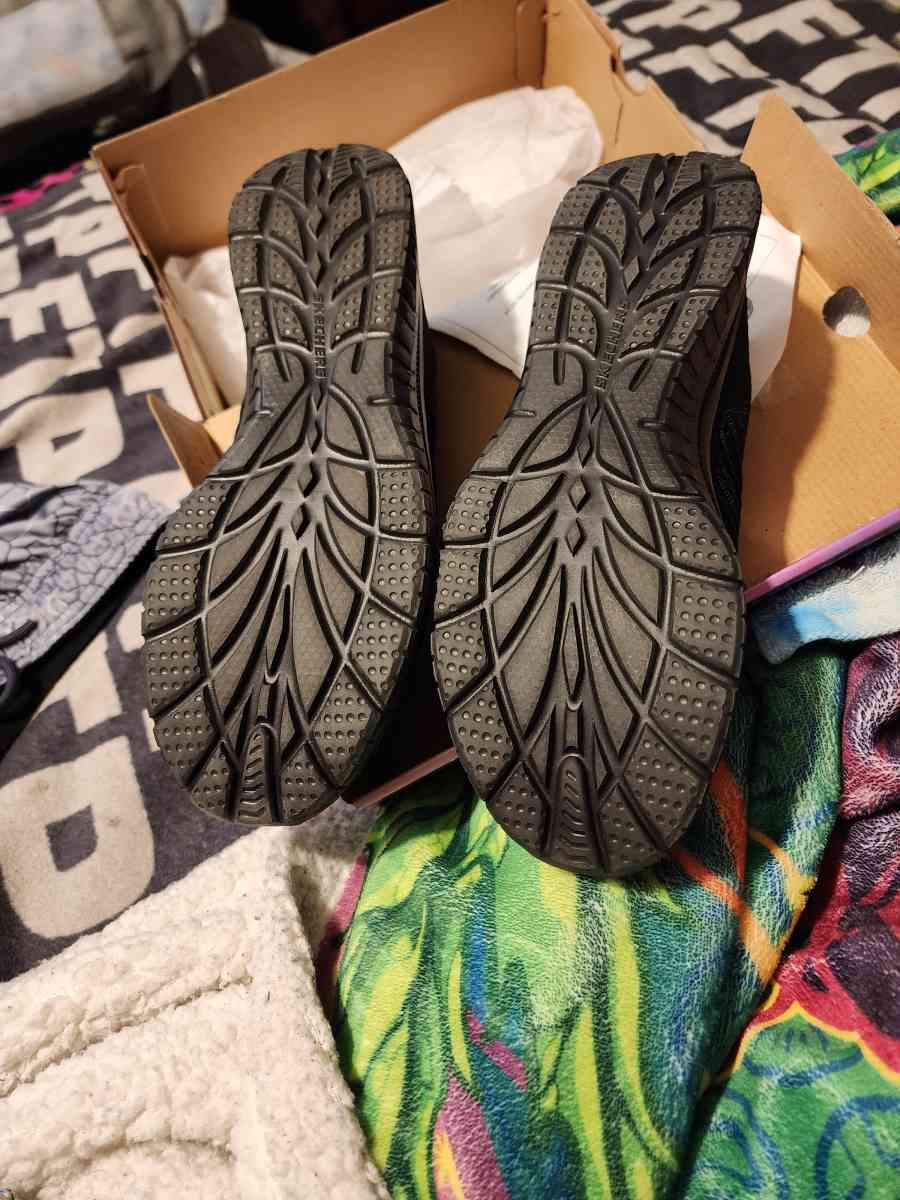 Memory Foam Sketchers - Grandy, Minnesota - FleaMarketBay