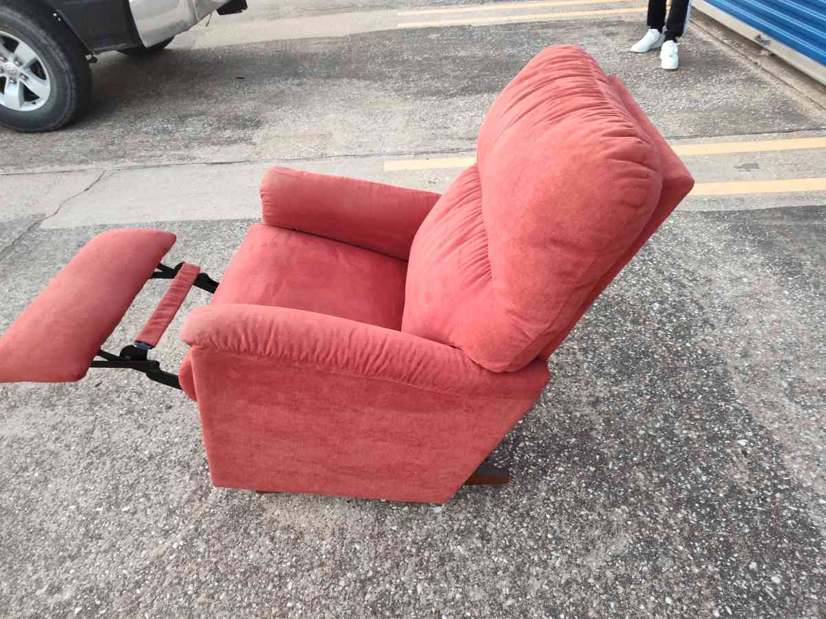 red recliner - Bacliff, Texas - FleaMarketBay