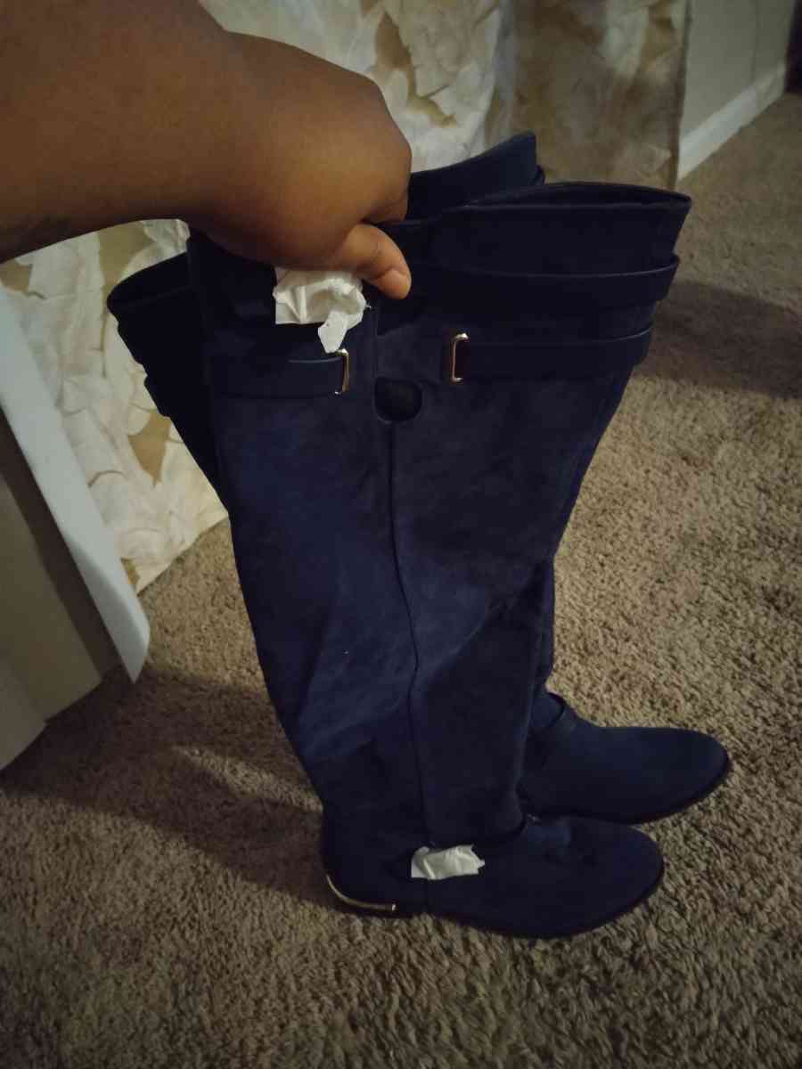 Size 12 blue knee high boots - Fuquay Varina, North Carolina