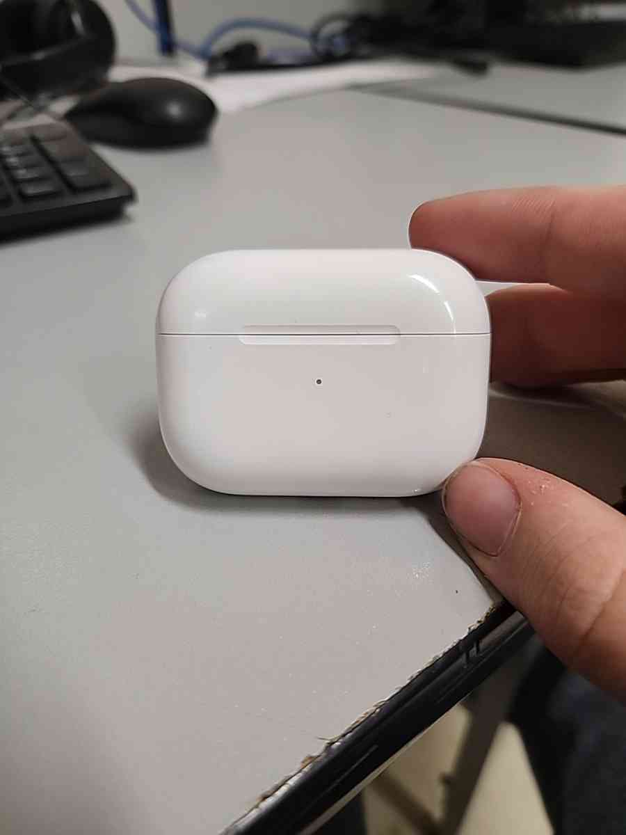Airpod Pros Gen 1 Charging Case - Joliet, Illinois - FleaMarketBay