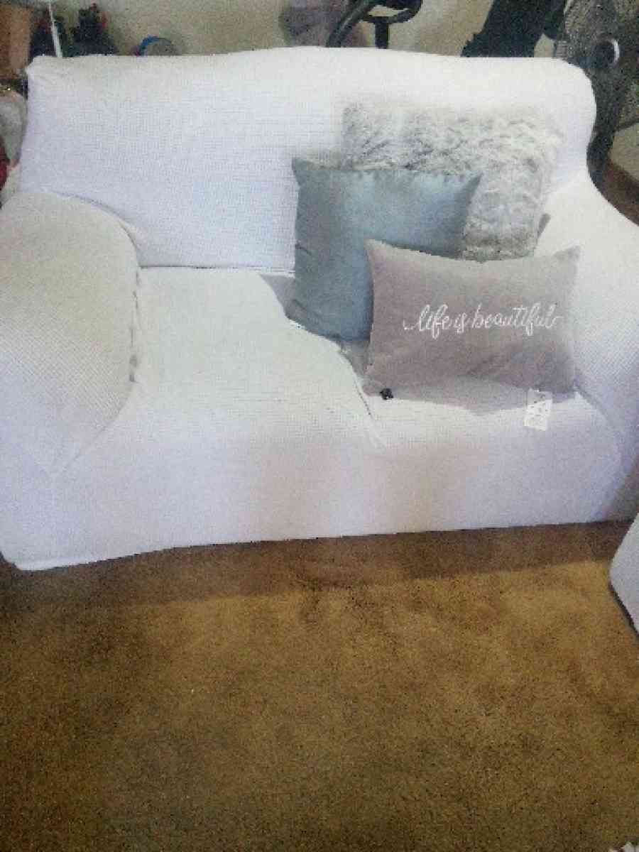 a threepiece couch set comes in gold I have a white covering - Ephrata, Pennsylvania