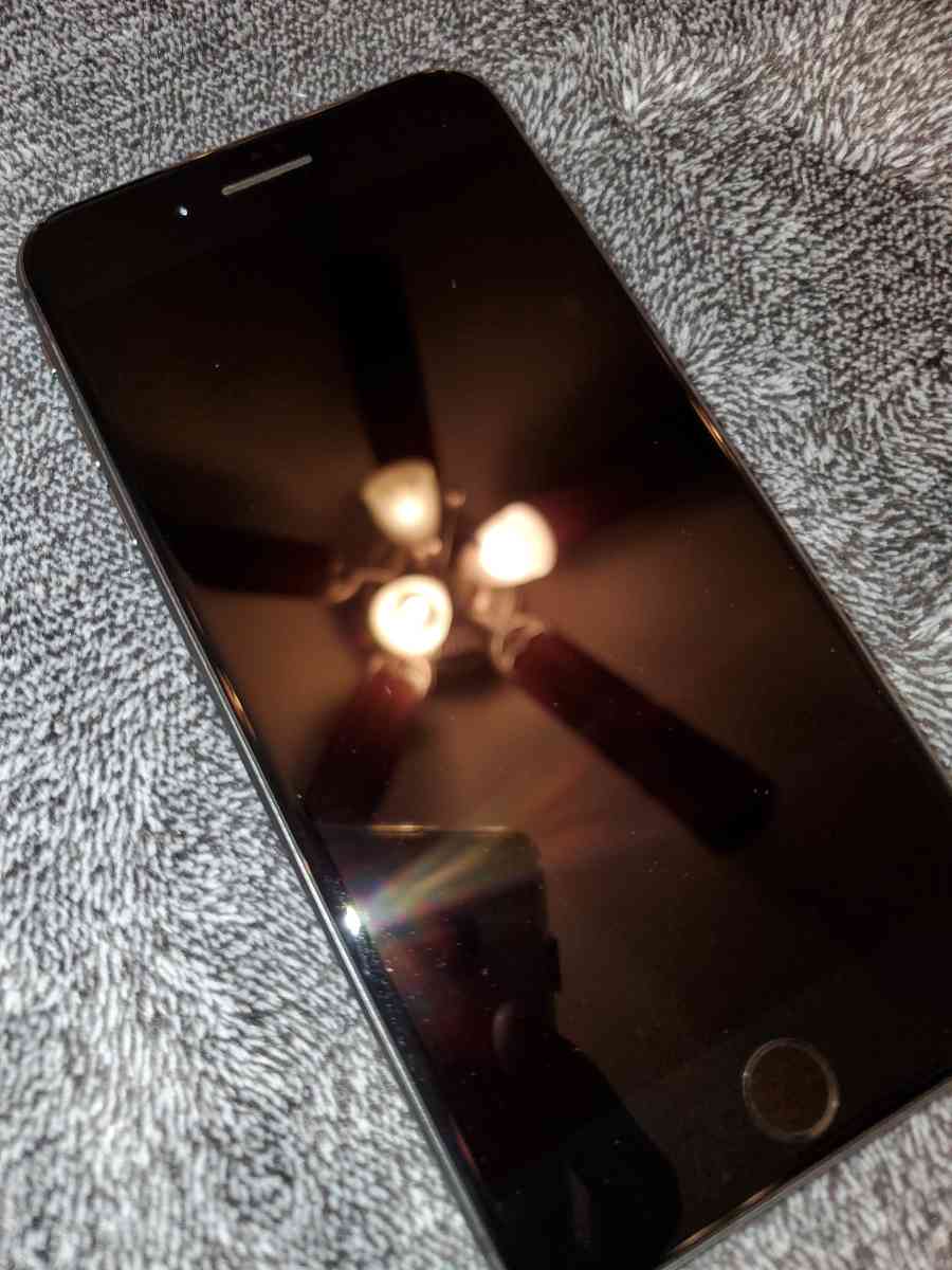 iphone 8 plus - Turlock, California - FleaMarketBay