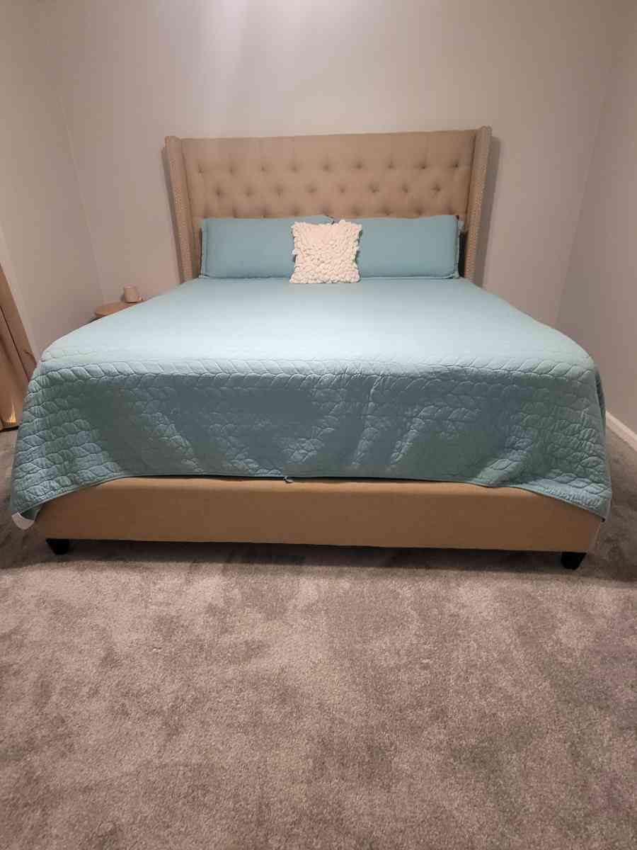 King Bed - Virginia Beach, Virginia