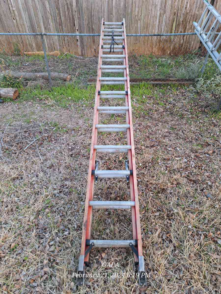 Werners multipurpose 28 ft Fiberglass Extension Ladder - Austin, Texas - FleaMarketBay