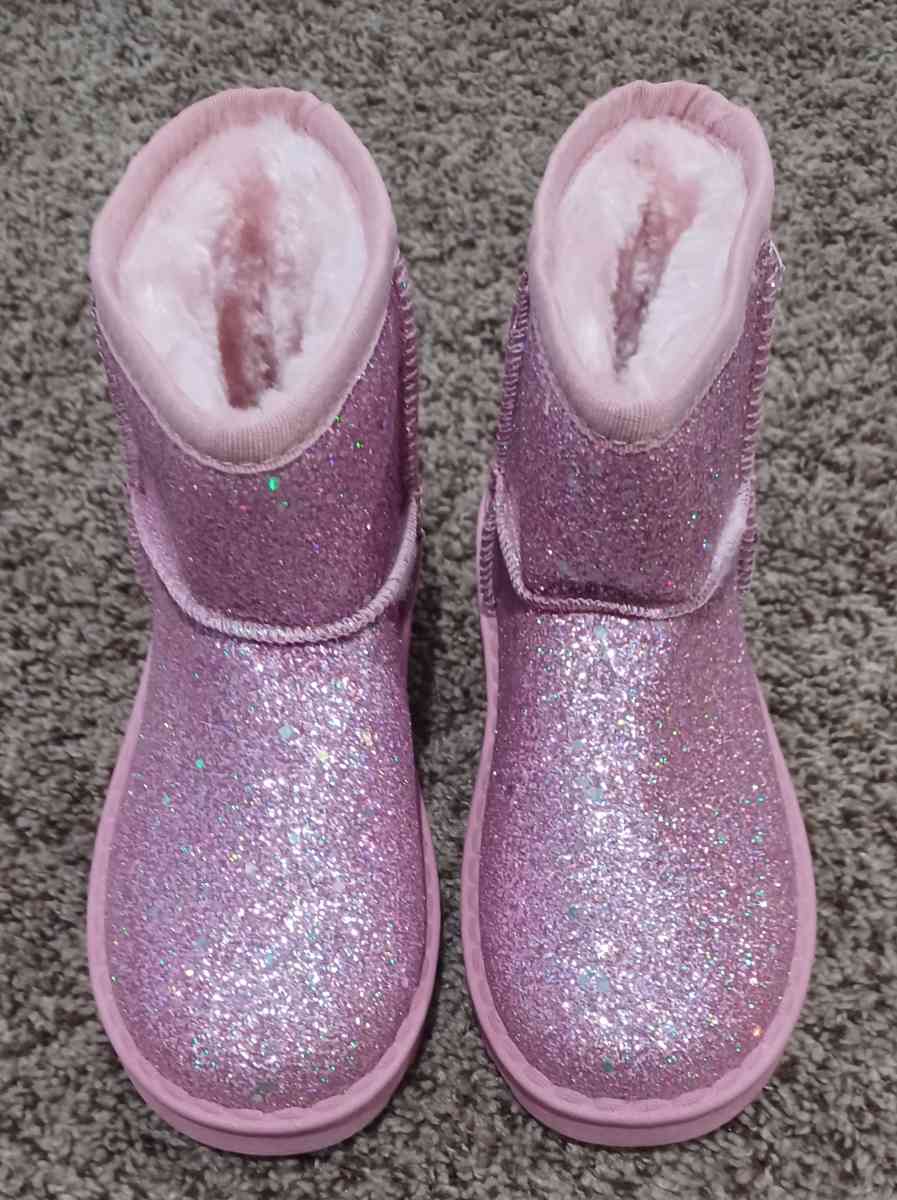 BRAND NEW SUPER ADORABLE GIRLS GLITZY BOOTS - Cedar Falls, Iowa