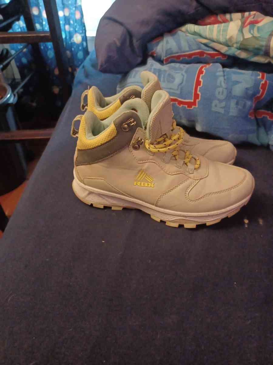 winter boots - Warriors Mark, Pennsylvania - FleaMarketBay