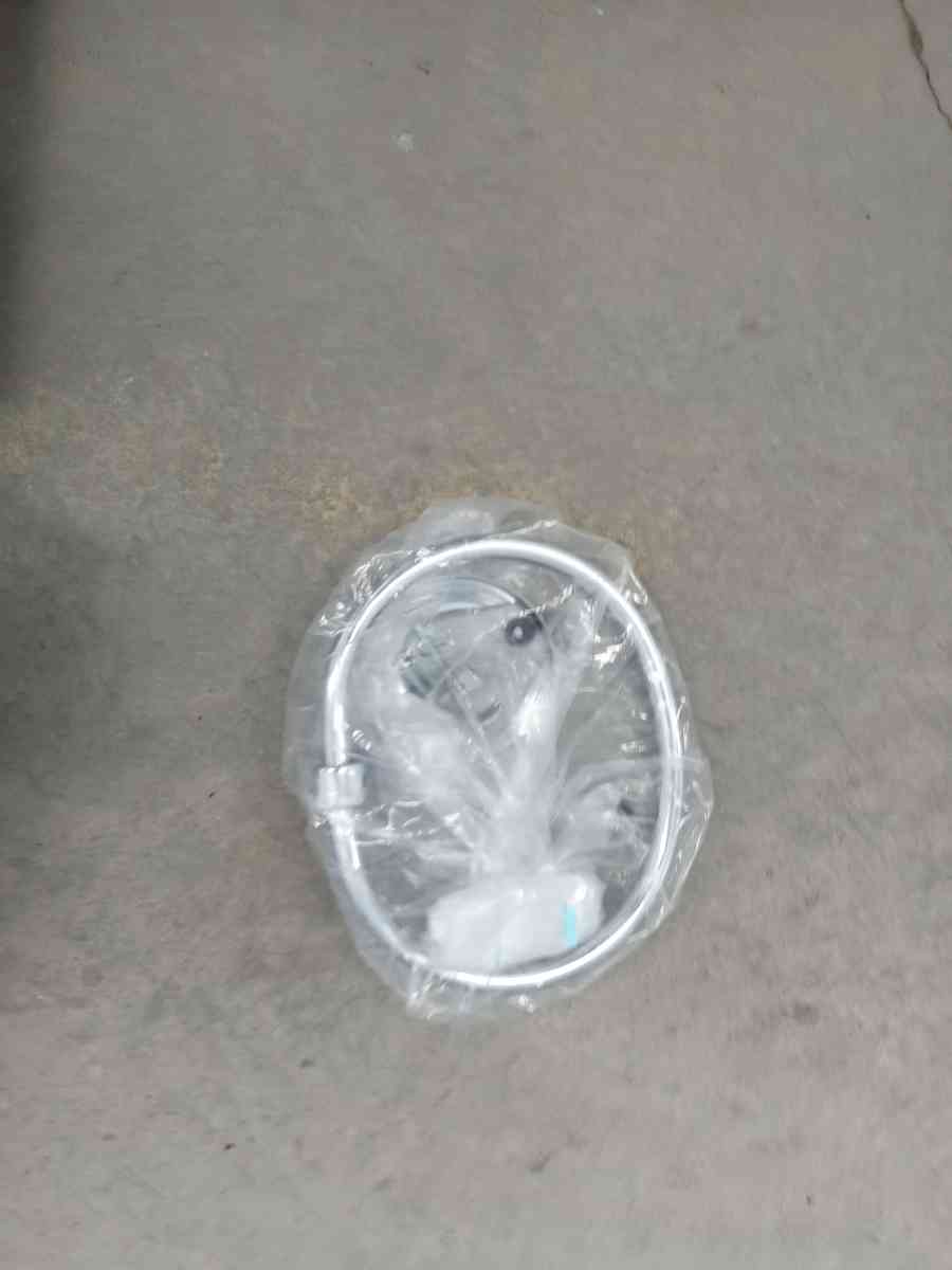 three light spotlight new - Adelanto, California - FleaMarketBay