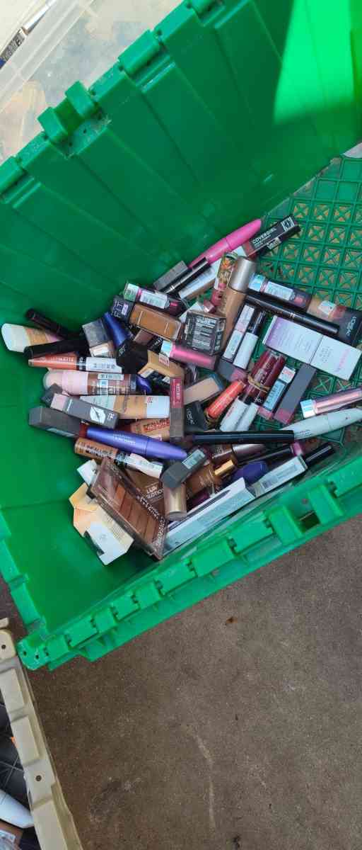 makeup - Katy, Texas - FleaMarketBay