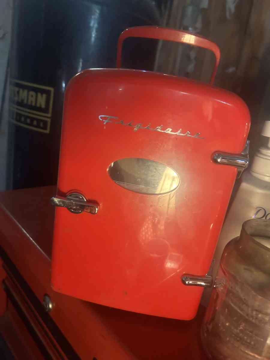 Mini refrigerator - Piedmont, Alabama - FleaMarketBay