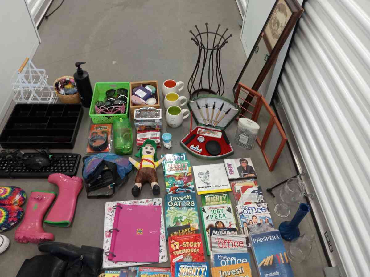 various - Adelanto, California - FleaMarketBay