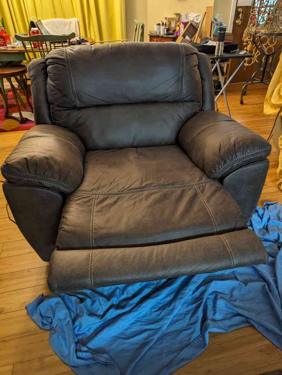 Cranedall Quarry Wide WALL HUGGER Power Recliner USA - Coconut Creek, Florida - FleaMarketBay