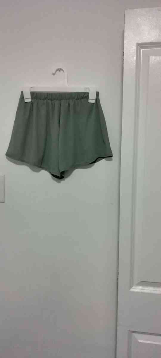 Loose Fitting High Waist Shorts - Los Angeles, California - FleaMarketBay