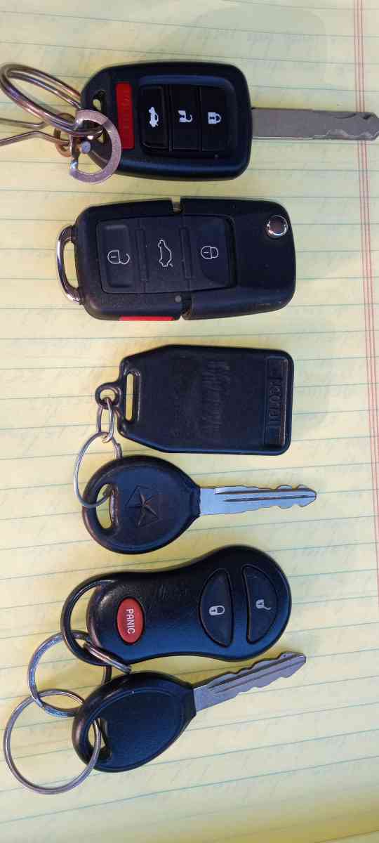 the 3 sets of keys car - Adelanto, California - FleaMarketBay