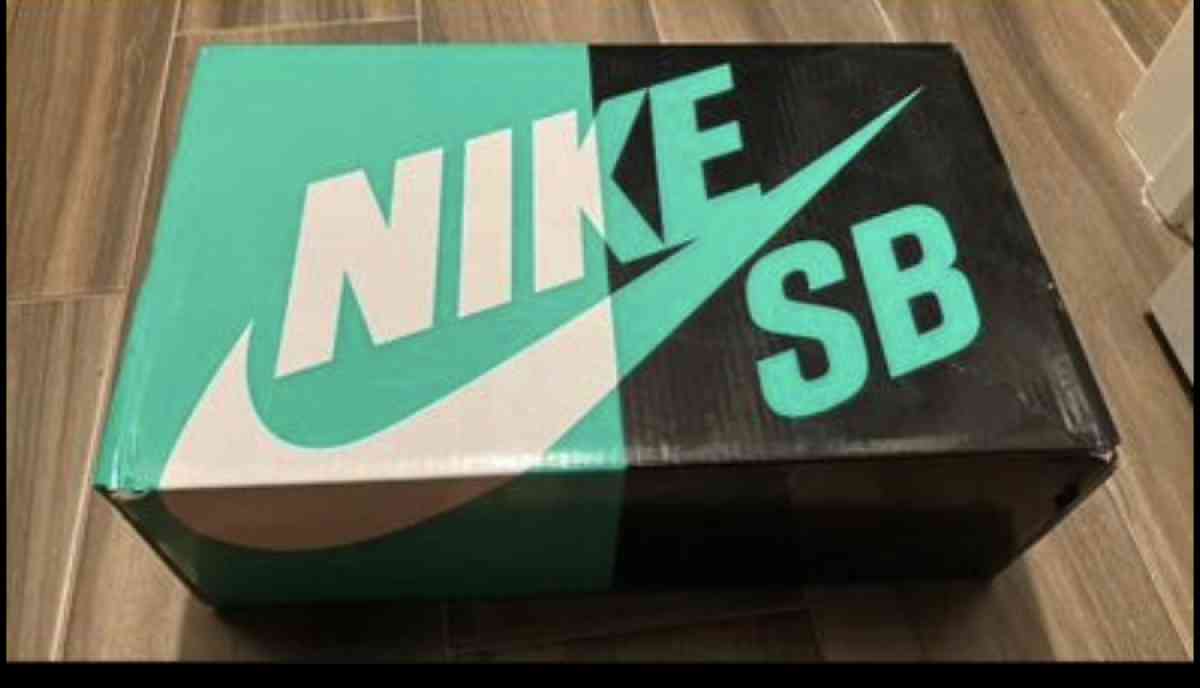 Purple Lobster Sb 7 - Dickinson, Texas - FleaMarketBay