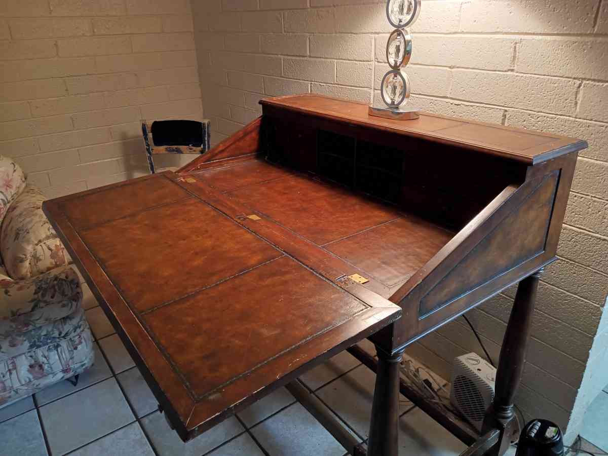 Ernest Hemingway papa stand writing Desk - Phoenix, Arizona - FleaMarketBay