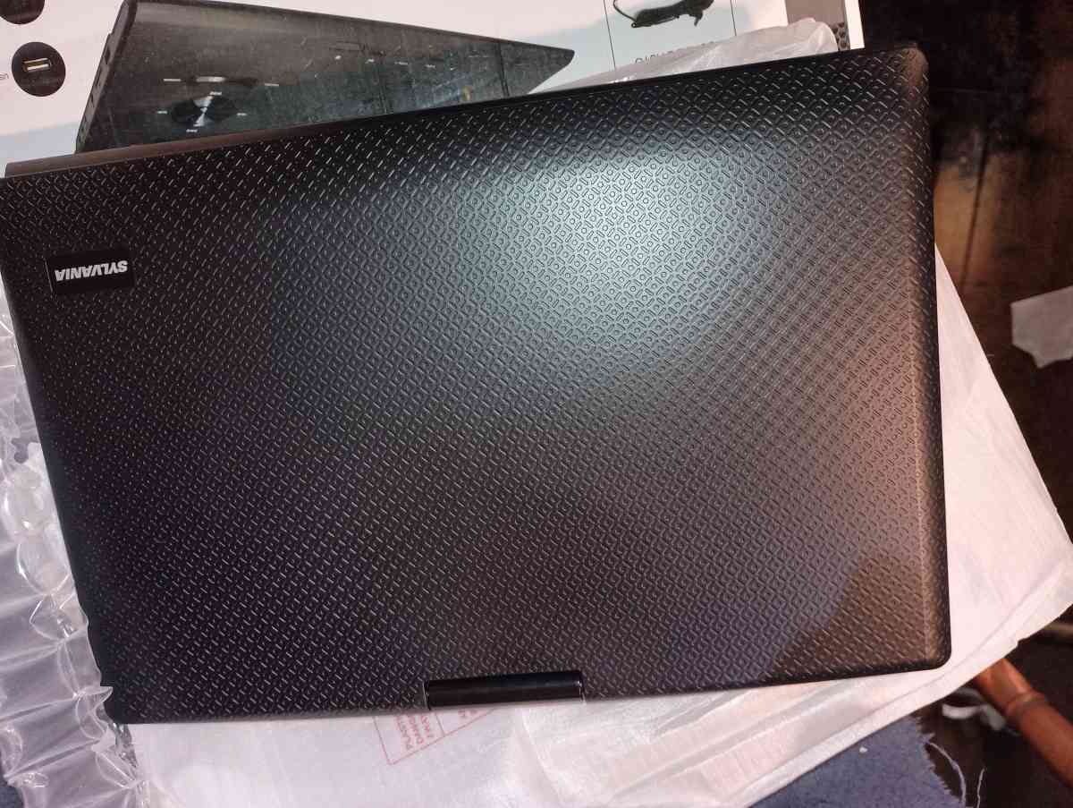 Sylvania SDVD portable player - Adrian, Michigan - FleaMarketBay