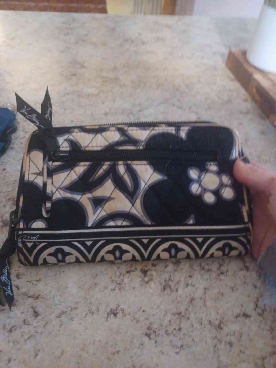 black flower wellet - Warriors Mark, Pennsylvania - FleaMarketBay