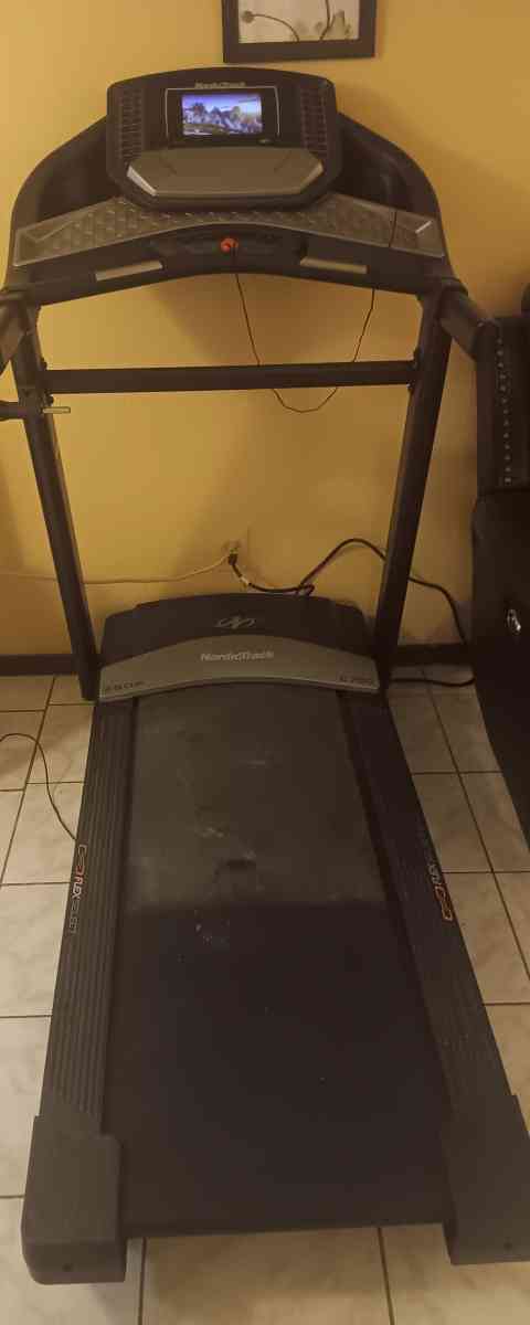 NordicTrack Treadmill c700 - Crowley, Texas - FleaMarketBay
