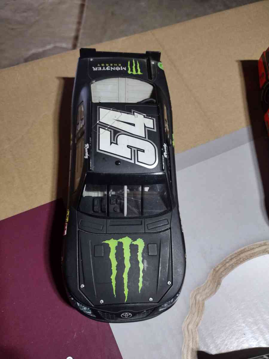 Lot of 7  1 24 scale diecast cars Lionel and maisto - Katy, Texas - FleaMarketBay