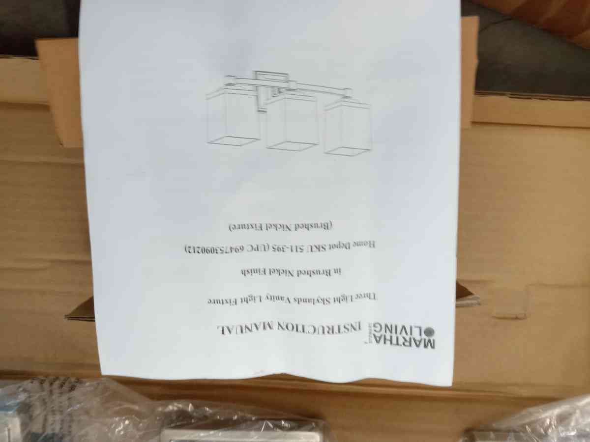 three light spotlight new - Adelanto, California - FleaMarketBay