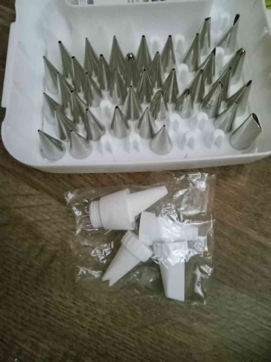 cake and cupcakes  decorating - Omaha, Nebraska - FleaMarketBay