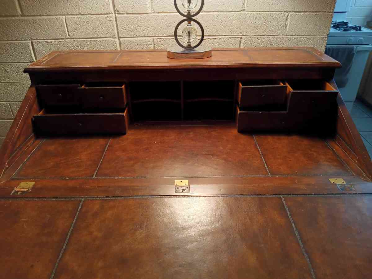 Ernest Hemingway papa stand writing Desk - Phoenix, Arizona - FleaMarketBay