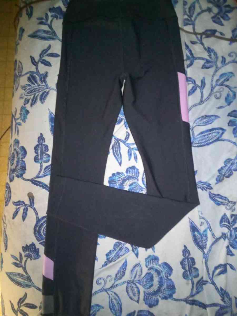 under armour leggings - Cleveland, Tennessee - FleaMarketBay