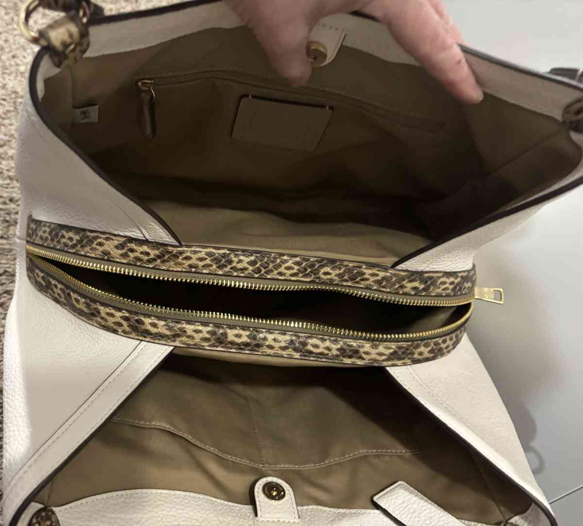 BRAND NEW COACH HANDBAG - Cedar Falls, Iowa - FleaMarketBay