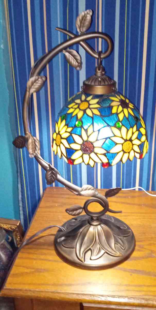 Vintage Sunflower Tiffany Lamp - Cannon, Kentucky