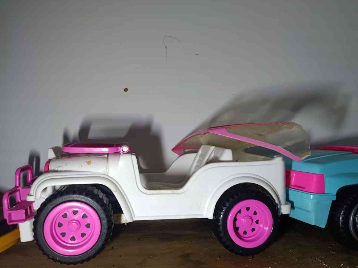 barbie cars and accessories - Montesano, Washington - FleaMarketBay