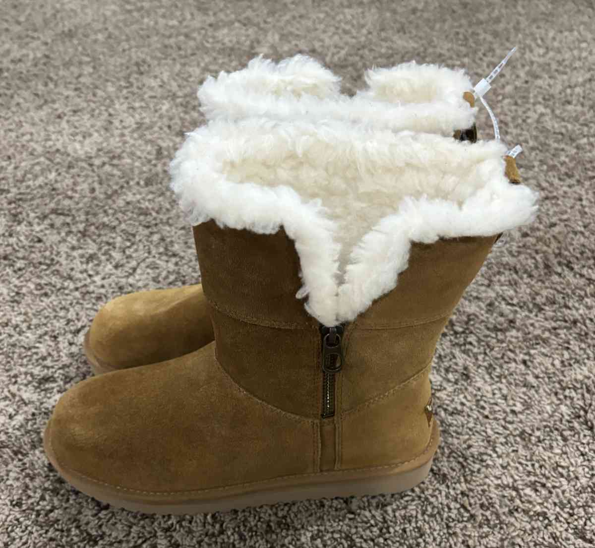 BRAND NEW WOMENS UGG BOOTS - Cedar Falls, Iowa - FleaMarketBay